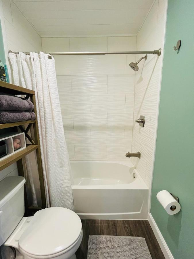 Coastal Chic Suite With Kitchenette And Private Entrance St. Petersburg Dış mekan fotoğraf