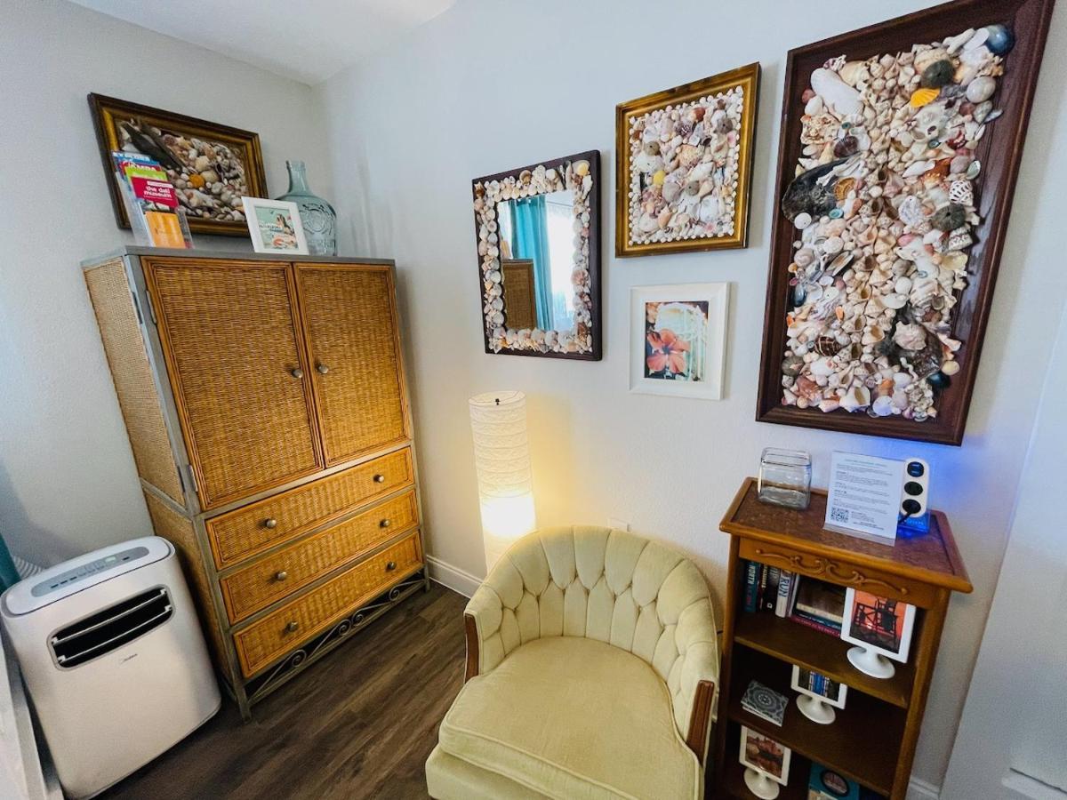 Coastal Chic Suite With Kitchenette And Private Entrance St. Petersburg Dış mekan fotoğraf